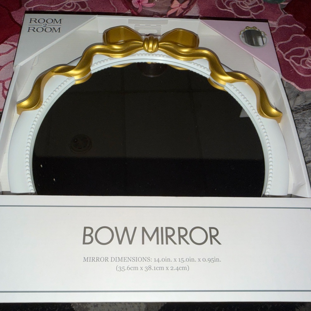 Gold Bow Mirror room 2 room